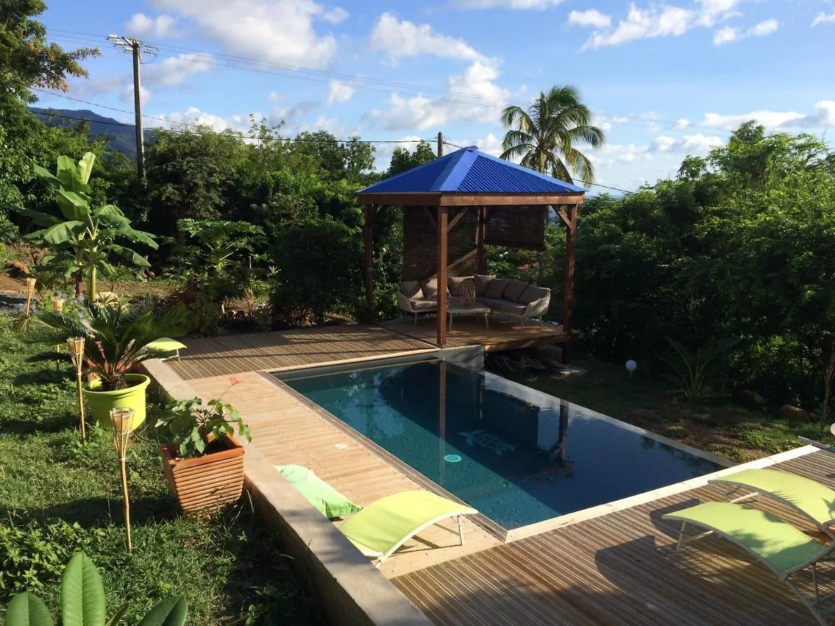 Bungalow La Tortue Bleue Bouillante Bed & Breakfast