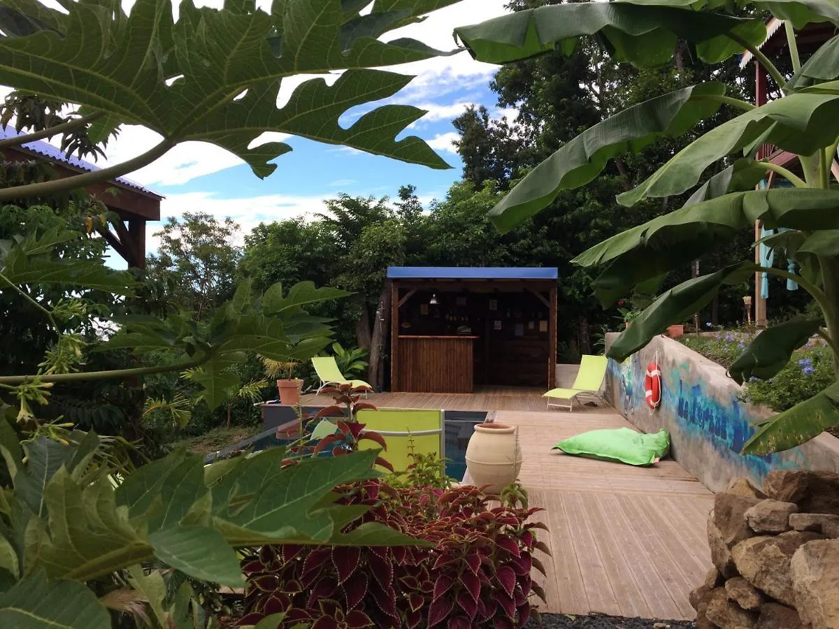 Bungalow La Tortue Bleue Bouillante Bed & Breakfast