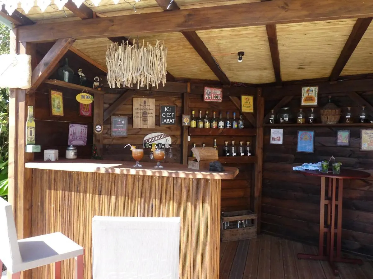 Bungalow La Tortue Bleue Bouillante Bed & Breakfast