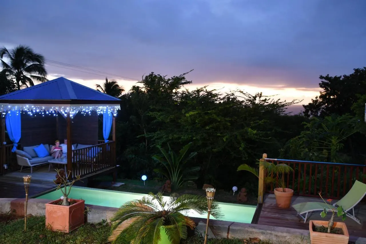 Bungalow La Tortue Bleue Bouillante