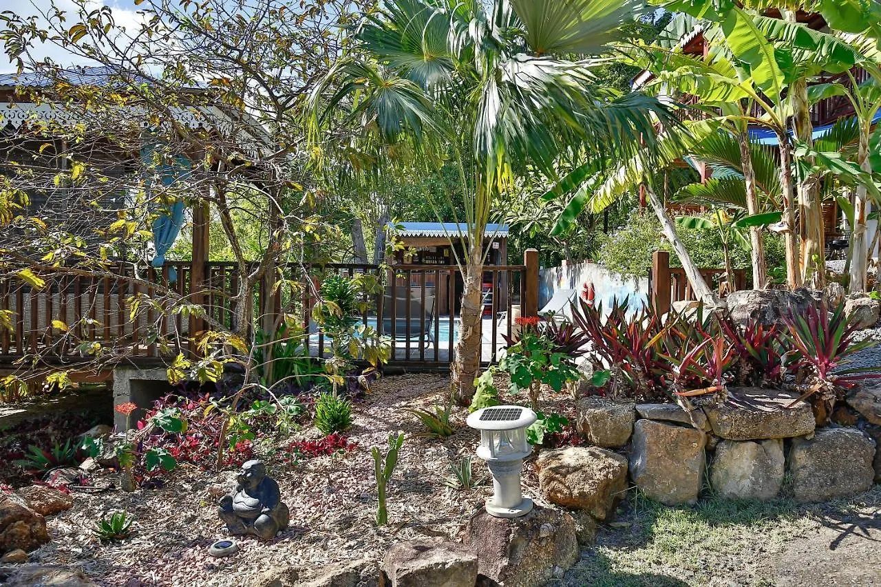 Bungalow La Tortue Bleue Bouillante Bed & Breakfast